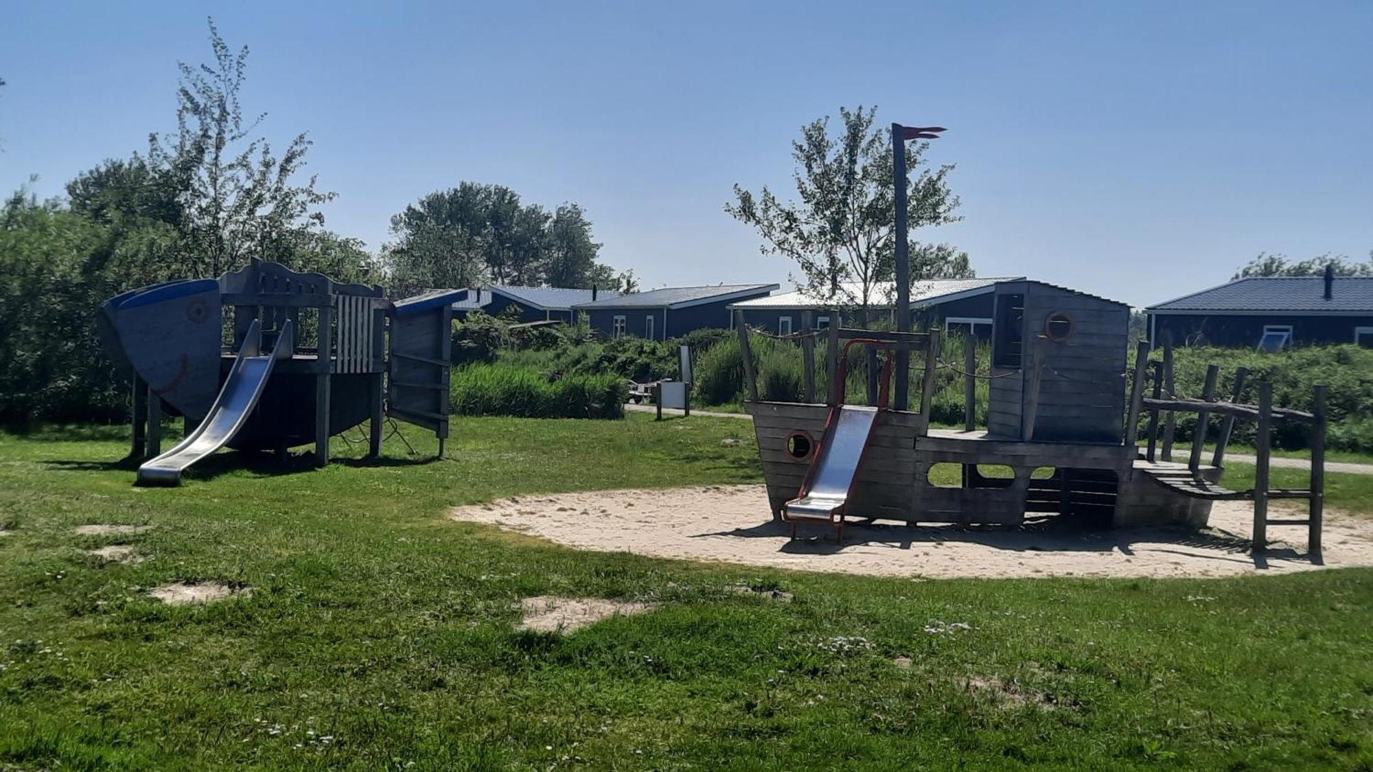 Chalet Trigano 1-6 Pers- 3 Slaapk- 2 Badk- Berging- Inchecken Al Vanaf 13 Uur Lauwersoog Buitenkant foto