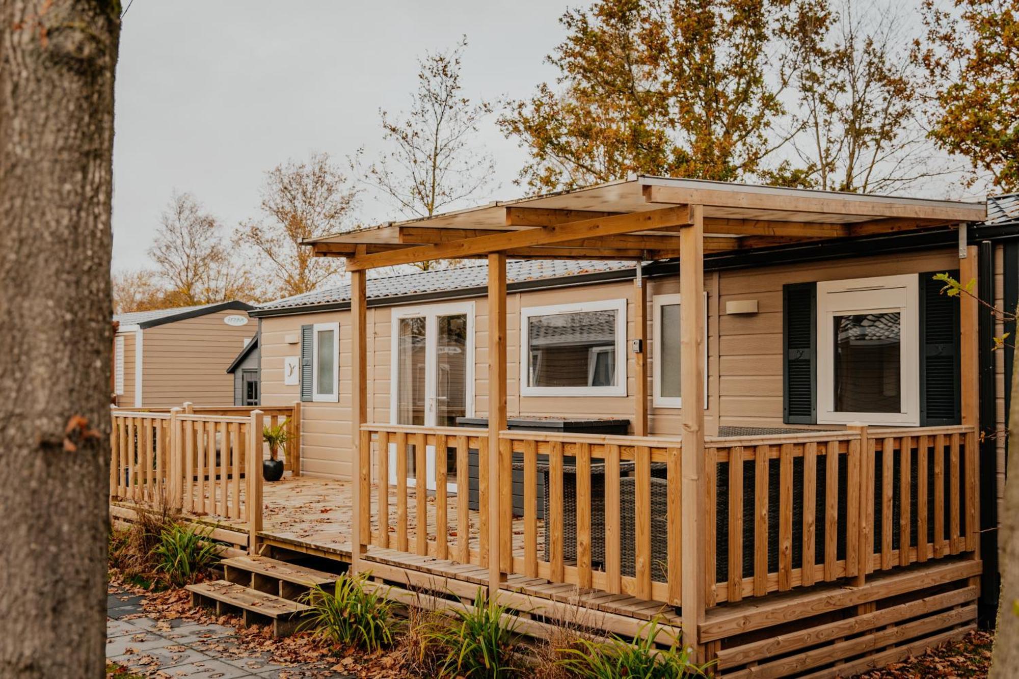 Chalet Trigano 1-6 Pers- 3 Slaapk- 2 Badk- Berging- Inchecken Al Vanaf 13 Uur Lauwersoog Buitenkant foto