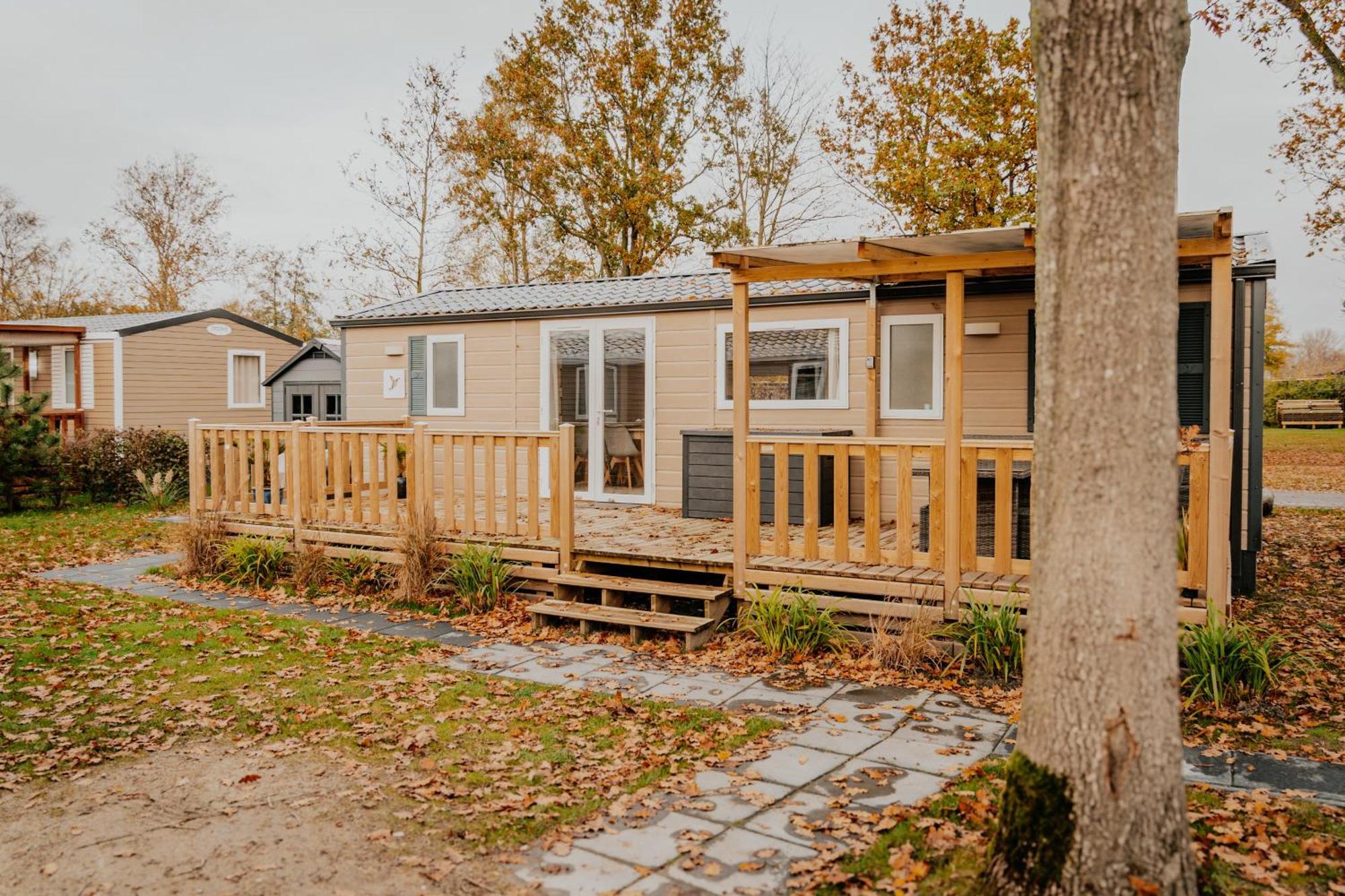 Chalet Trigano 1-6 Pers- 3 Slaapk- 2 Badk- Berging- Inchecken Al Vanaf 13 Uur Lauwersoog Buitenkant foto