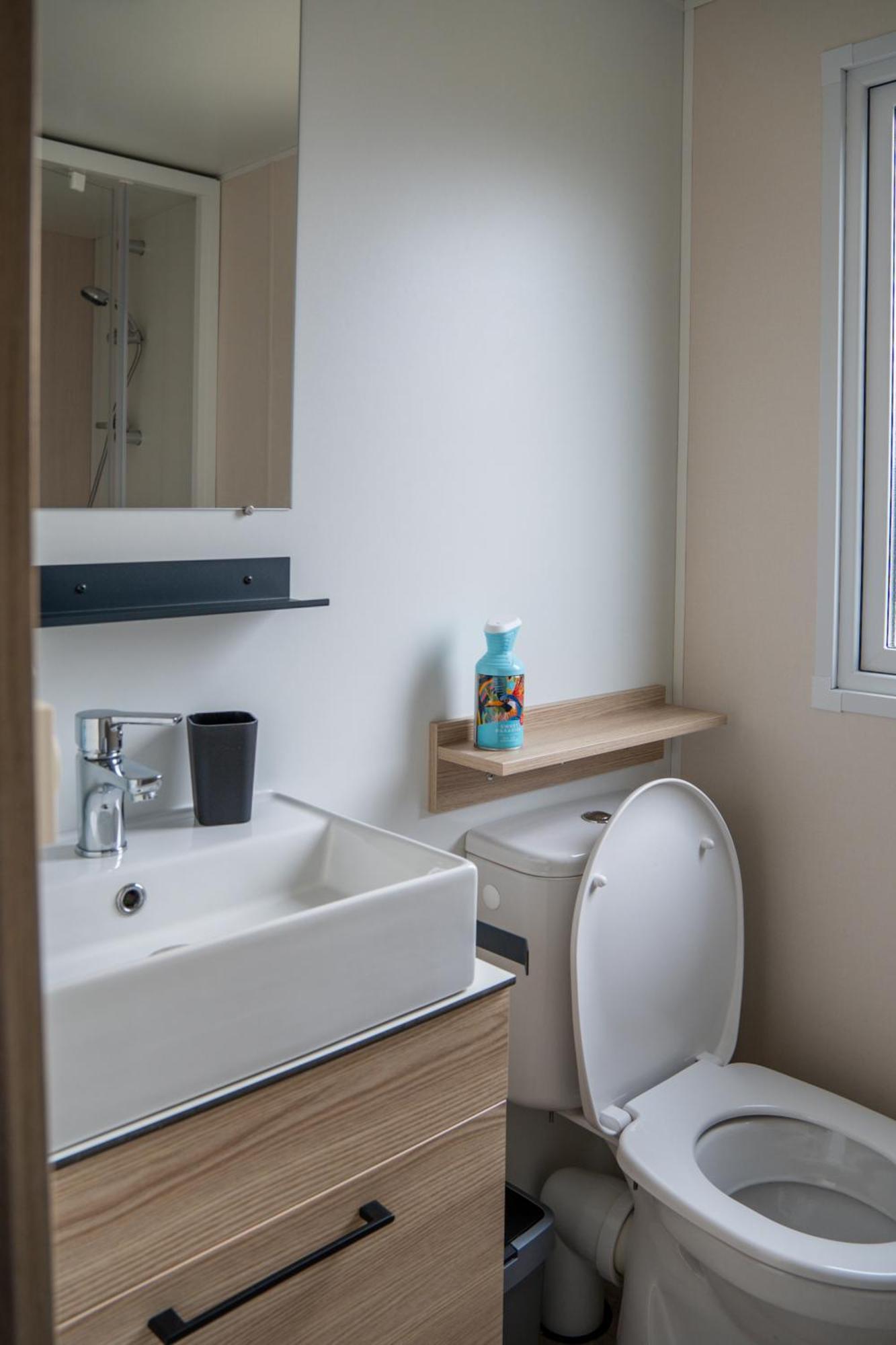 Chalet Trigano 1-6 Pers- 3 Slaapk- 2 Badk- Berging- Inchecken Al Vanaf 13 Uur Lauwersoog Buitenkant foto