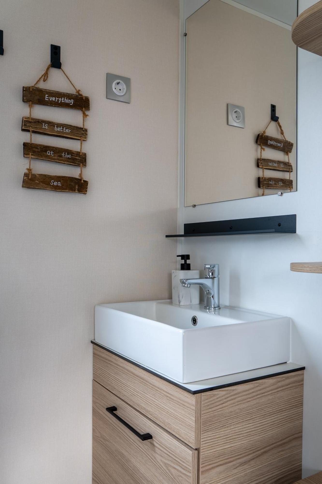 Chalet Trigano 1-6 Pers- 3 Slaapk- 2 Badk- Berging- Inchecken Al Vanaf 13 Uur Lauwersoog Buitenkant foto
